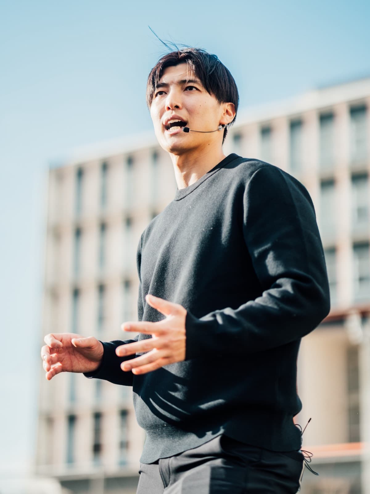 指導中に語りかけるノーミングアップ代表・鈴木大地